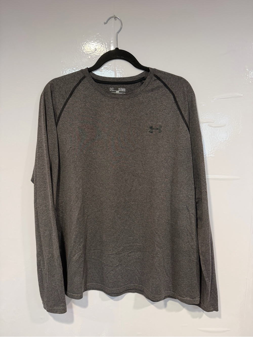 Under Armour Men's Long Sleeve Heather Gray Performance Shirt